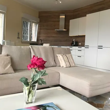 Moderne Mit Traumseeblick Maggiore Луино