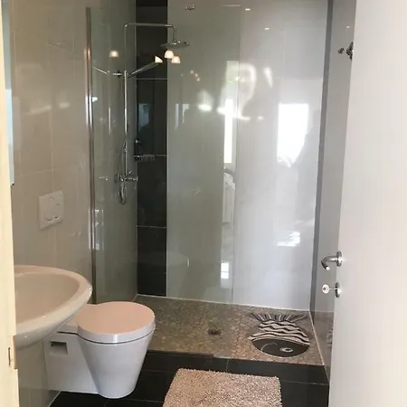 Moderne Mit Traumseeblick Maggiore Apartmán