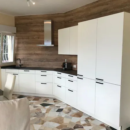 Moderne Mit Traumseeblick Maggiore