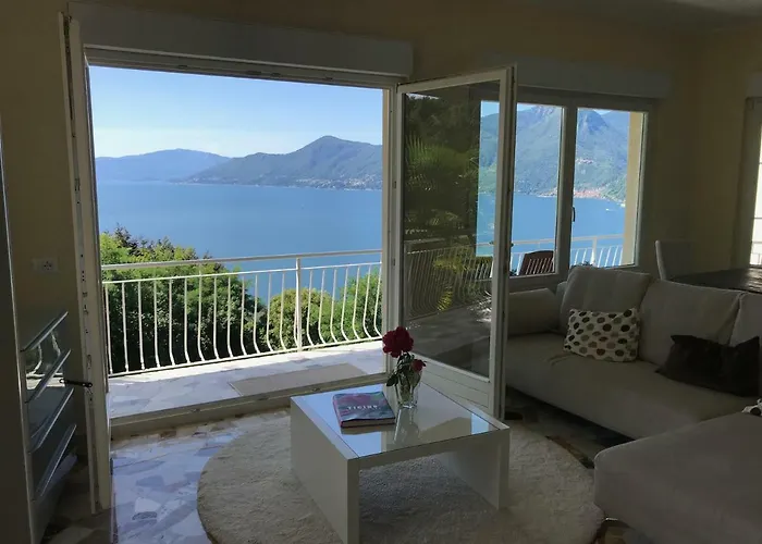 Moderne Mit Traumseeblick Maggiore 아파트