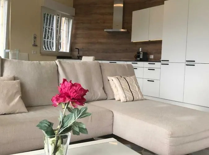 Moderne Mit Traumseeblick Maggiore 루이노